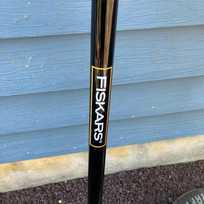 LOT 32G: Craftsman High Limb Cutter, Craftsman 15 Weed Trimmer, Fiskars Longneck Grass Shears and Quickie 16" Telescopic Utility Pole