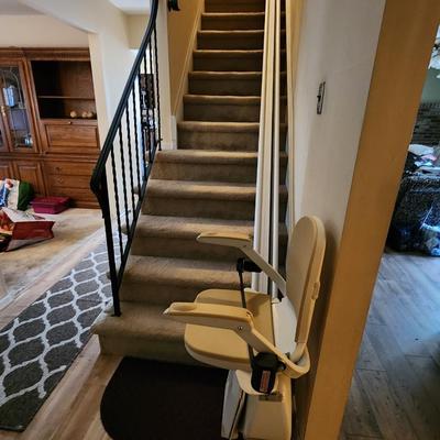 LOT 33G: Acorn Superglide 130 T1700 Stair / Chair Lift