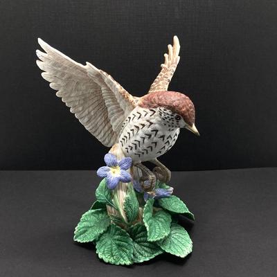 LOT 40G: Lenox Fine Porcelain Wood Thrush and Red-breasted Nuthatch Bird Figurines