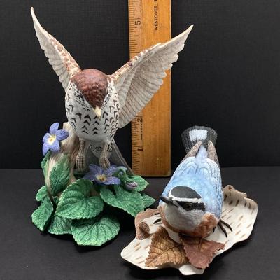 LOT 40G: Lenox Fine Porcelain Wood Thrush and Red-breasted Nuthatch Bird Figurines