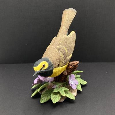 LOT 41K: Lenox Fine Porcelain Hooded Warbler and American Goldfinch Bird Figurines