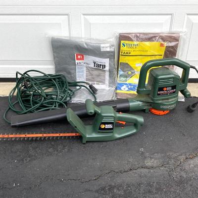 LOT 51G: Black & Decker Super Vac N' Mulch Blower / Vacuum BV 2000 Type 6 and Hedge Trimmer TR165 Type 2, Extension Cord and Two...