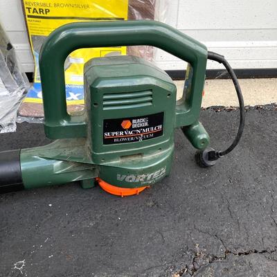 LOT 51G: Black & Decker Super Vac N' Mulch Blower / Vacuum BV 2000 Type 6 and Hedge Trimmer TR165 Type 2, Extension Cord and Two...