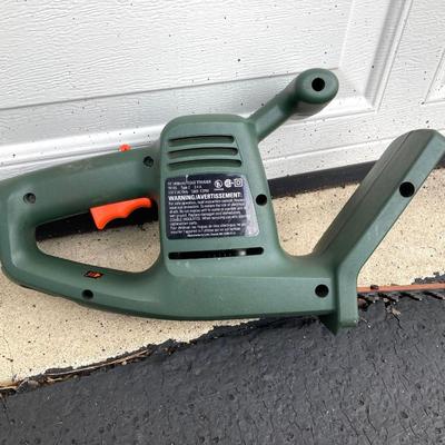 LOT 51G: Black & Decker Super Vac N' Mulch Blower / Vacuum BV 2000 Type 6 and Hedge Trimmer TR165 Type 2, Extension Cord and Two...