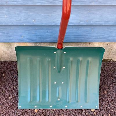 LOT 60G: Collection of Shovels - Craftsman, Root Slayer, Timberland and More