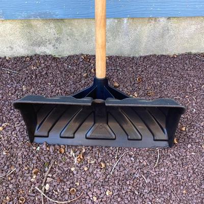 LOT 60G: Collection of Shovels - Craftsman, Root Slayer, Timberland and More