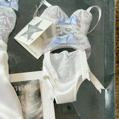 LOT 67L: Ashton-Drake Galleries Mel Odom Gene "Pin Up" Doll w/ Box & NIP Costume