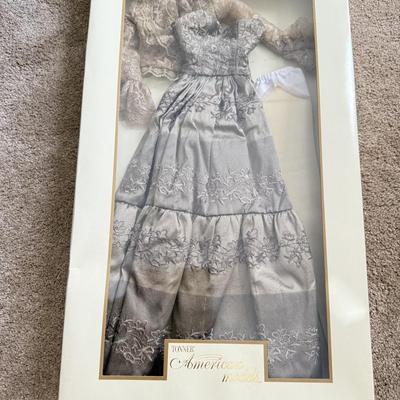 LOT 71L: 24-inch Articulated Tonner Fashion Doll w/ Extra Outfit