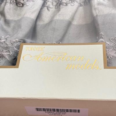 LOT 71L: 24-inch Articulated Tonner Fashion Doll w/ Extra Outfit