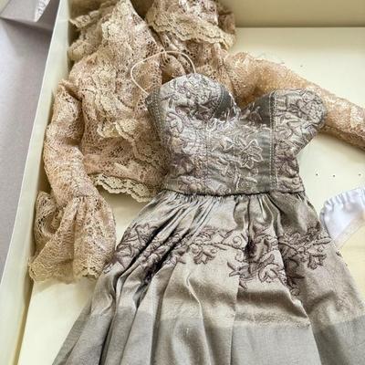 LOT 71L: 24-inch Articulated Tonner Fashion Doll w/ Extra Outfit