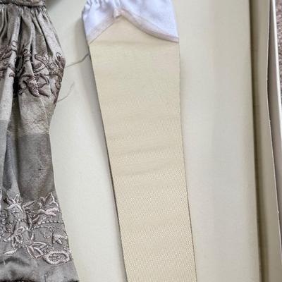 LOT 71L: 24-inch Articulated Tonner Fashion Doll w/ Extra Outfit