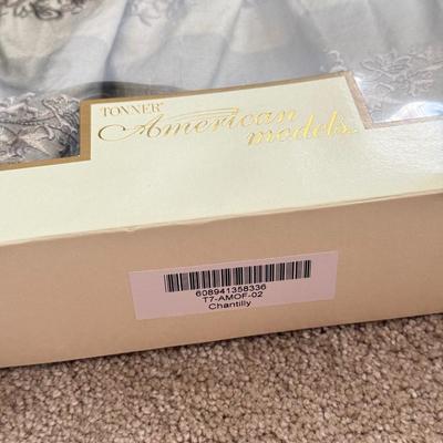 LOT 71L: 24-inch Articulated Tonner Fashion Doll w/ Extra Outfit