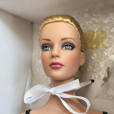 LOT 73L: Tonner Tyler Wentworth Collection "Pure Platinum Sydney" 16-inch Articulated Fashion Doll w/ Coat