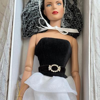 LOT 74L: Tonner Tyler Wentworth Collection "Manhattan Spark" 16-inch Articulated Fashion Doll w/ COA (LE 500)