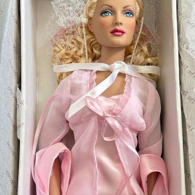 LOT 75L: Tonner Tyler Wentworth Alice in Wonderland Collection "Basic Sweetheart" 16-inch Articulated Fashion Doll