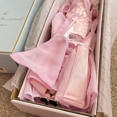 LOT 75L: Tonner Tyler Wentworth Alice in Wonderland Collection "Basic Sweetheart" 16-inch Articulated Fashion Doll