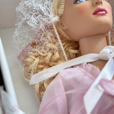 LOT 75L: Tonner Tyler Wentworth Alice in Wonderland Collection "Basic Sweetheart" 16-inch Articulated Fashion Doll