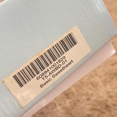 LOT 75L: Tonner Tyler Wentworth Alice in Wonderland Collection "Basic Sweetheart" 16-inch Articulated Fashion Doll