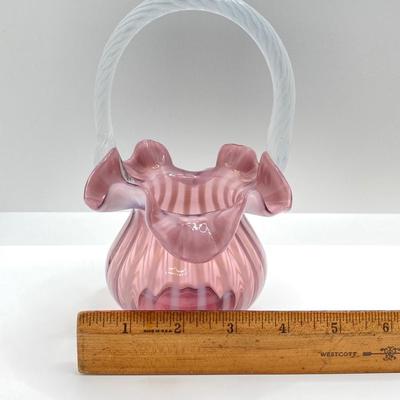 LOT 85K: Beautiful Pair of Fenton Art Glass Ruffled Top Baskets