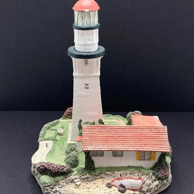 LOT 89K: Harbour Lights Lighthouses - St. Simons Georgia #137 (1993 Collector Edition) and Diamond Head Hawaii #140