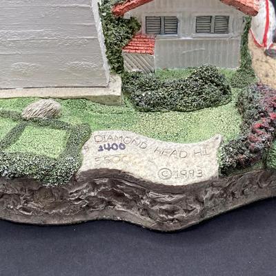 LOT 89K: Harbour Lights Lighthouses - St. Simons Georgia #137 (1993 Collector Edition) and Diamond Head Hawaii #140