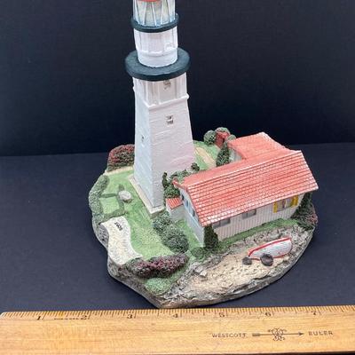 LOT 89K: Harbour Lights Lighthouses - St. Simons Georgia #137 (1993 Collector Edition) and Diamond Head Hawaii #140
