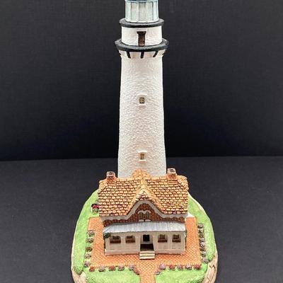 LOT 89K: Harbour Lights Lighthouses - St. Simons Georgia #137 (1993 Collector Edition) and Diamond Head Hawaii #140