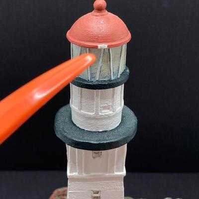 LOT 89K: Harbour Lights Lighthouses - St. Simons Georgia #137 (1993 Collector Edition) and Diamond Head Hawaii #140