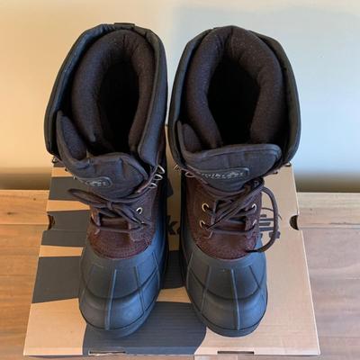 LOT 91 Z: Men's Timberland Leather Work Shoes & NIB Kamik Nationplus Work Boots