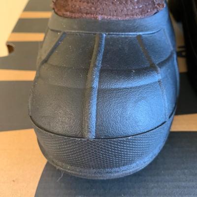 LOT 91 Z: Men's Timberland Leather Work Shoes & NIB Kamik Nationplus Work Boots