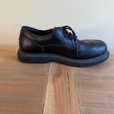 LOT 91 Z: Men's Timberland Leather Work Shoes & NIB Kamik Nationplus Work Boots