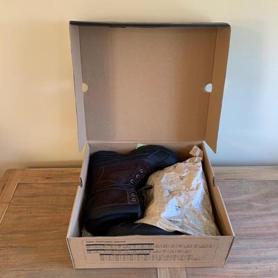 LOT 91 Z: Men's Timberland Leather Work Shoes & NIB Kamik Nationplus Work Boots