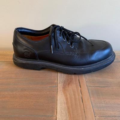 LOT 91 Z: Men's Timberland Leather Work Shoes & NIB Kamik Nationplus Work Boots