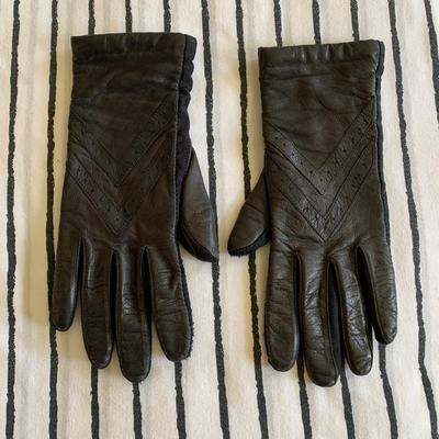 LOT 97 Z: Women's Leather Glove Collection; Isotoner by Aris, Ralph Lauren, & Thinsulate