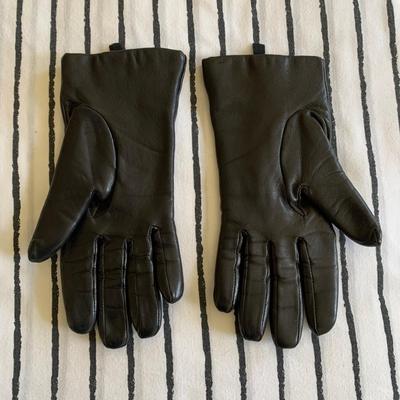 LOT 97 Z: Women's Leather Glove Collection; Isotoner by Aris, Ralph Lauren, & Thinsulate