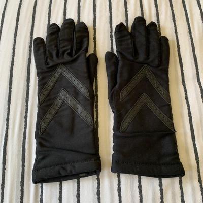 LOT 99 Z: Women's Glove Collection; Lauren by Ralph Lauren & Isotoner