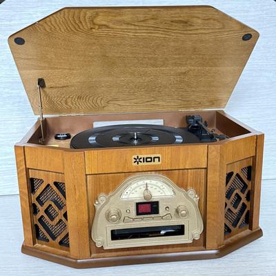 LOT 131L: Ion Omniplay Record Player / Radio