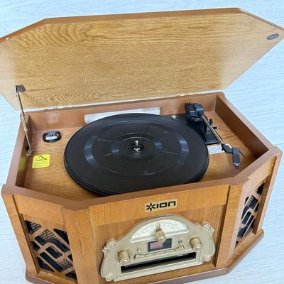 LOT 131L: Ion Omniplay Record Player / Radio