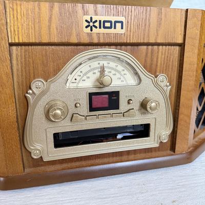LOT 131L: Ion Omniplay Record Player / Radio