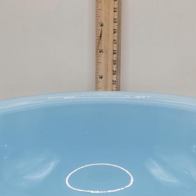 LOT 142K: Set of Shades of Blue Nesting Pyrex Mixing Bowls and Colonial Mist Pyrex Bowls