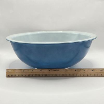 LOT 142K: Set of Shades of Blue Nesting Pyrex Mixing Bowls and Colonial Mist Pyrex Bowls
