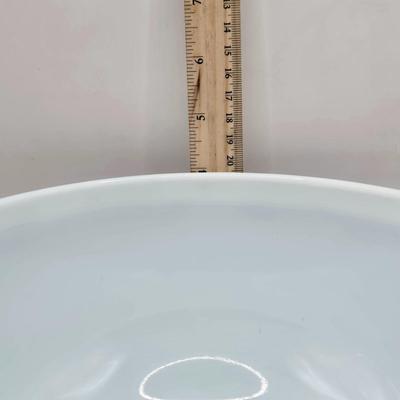 LOT 142K: Set of Shades of Blue Nesting Pyrex Mixing Bowls and Colonial Mist Pyrex Bowls