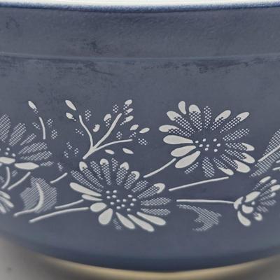LOT 142K: Set of Shades of Blue Nesting Pyrex Mixing Bowls and Colonial Mist Pyrex Bowls