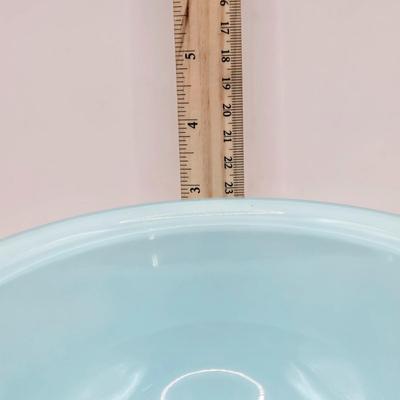 LOT 142K: Set of Shades of Blue Nesting Pyrex Mixing Bowls and Colonial Mist Pyrex Bowls