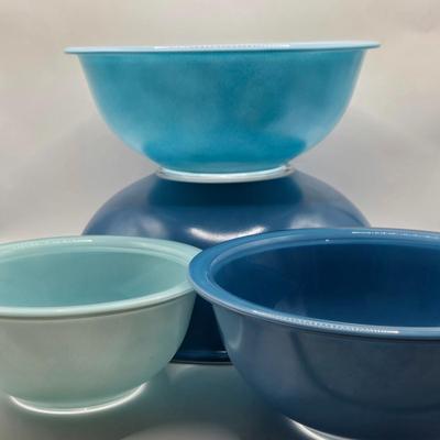 LOT 142K: Set of Shades of Blue Nesting Pyrex Mixing Bowls and Colonial Mist Pyrex Bowls