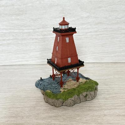 LOT 147K: Harbor Lights Society Exclusive Lighthouses: Cold Spring Harbor New York #533, Southwest Reef Louisiana #530 & Cockspur...