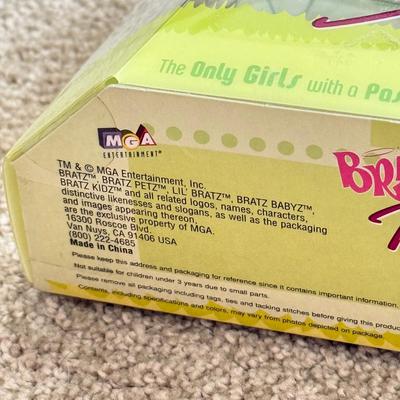 LOT 151L: NRFB 2001 MGA Bratz Play Sportz Cheerleading Cloe