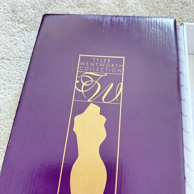 LOT 153L: "Show Stopping Sydney" Tonner Tyler Wentworth Collection 16" Articulated Fashion Doll in Box