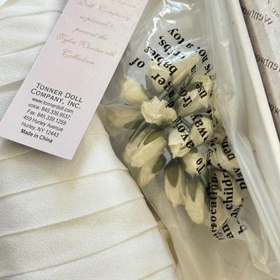 LOT 153L: "Show Stopping Sydney" Tonner Tyler Wentworth Collection 16" Articulated Fashion Doll in Box