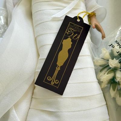 LOT 153L: "Show Stopping Sydney" Tonner Tyler Wentworth Collection 16" Articulated Fashion Doll in Box